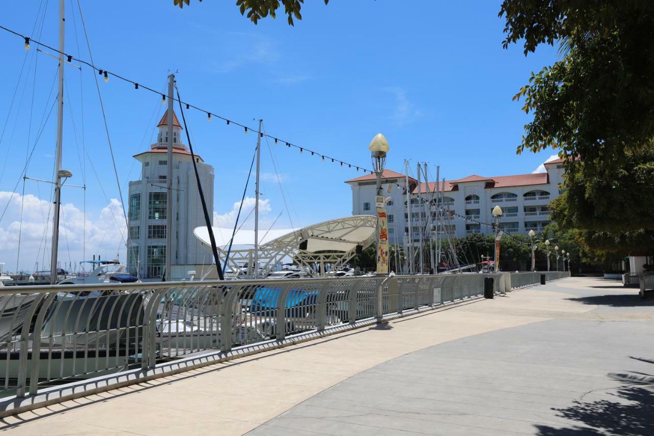 The Straits Quay Marina By Messina Clive Apartment Джордж Таун Екстериор снимка